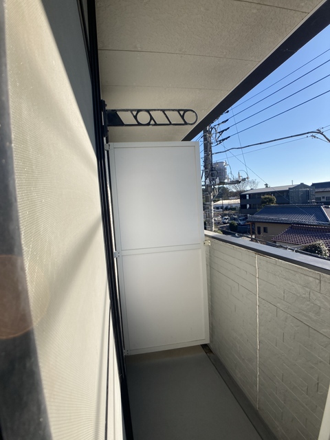 バルコニー　※補修前の参考画像の為、設備等は現況優先。