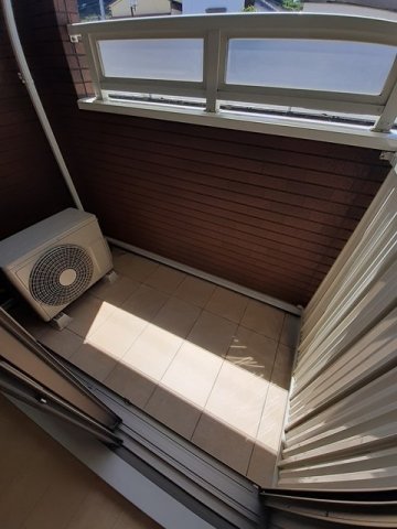 バルコニー　バルコニーからの眺めを楽しみながら食事をしませんか