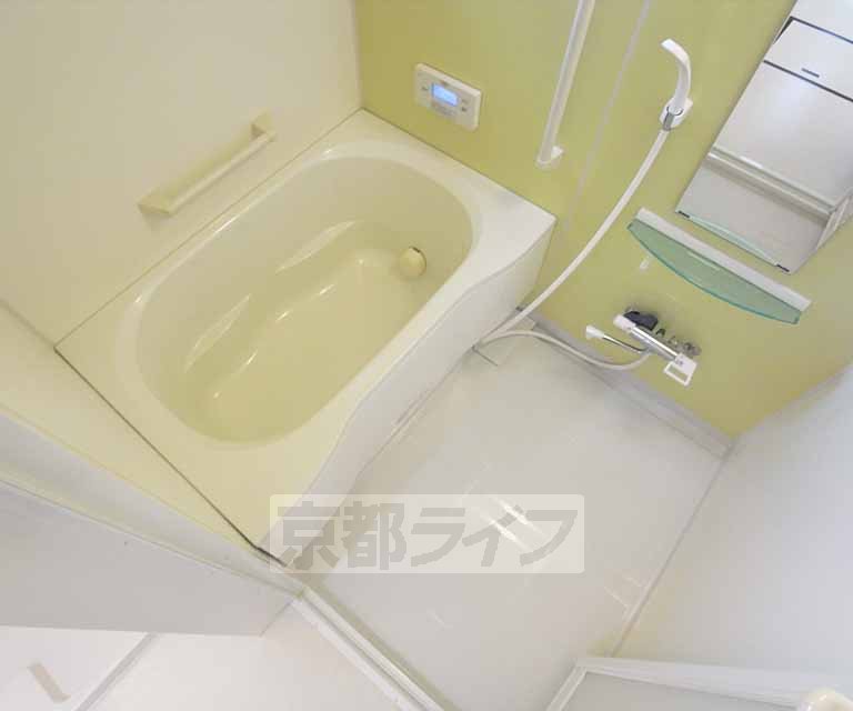 バス・シャワールーム　追い焚き機能付の浴室です。