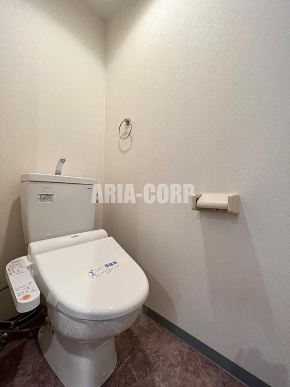 トイレ　温水洗浄便座付きのお手洗い♪