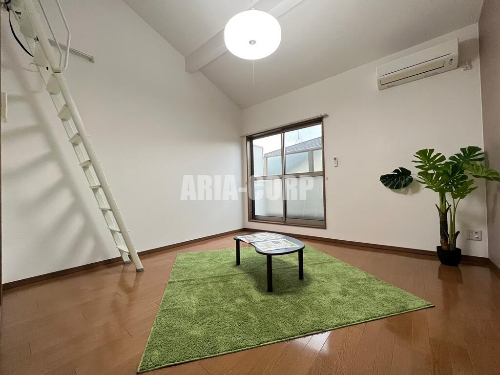 居室・リビング　ロフト付きで開放感のあるお部屋です！