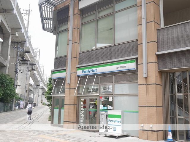 コンビニ　ファミリーマート北戸田駅前店（コンビニ）まで143m