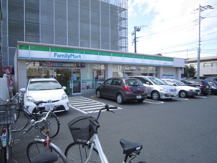 コンビニ　ファミリーマート（コンビニ）まで540m