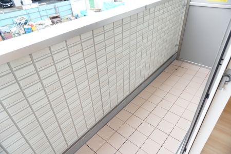 バルコニー　開放的で明るい空間を演出してくれるバルコニーです