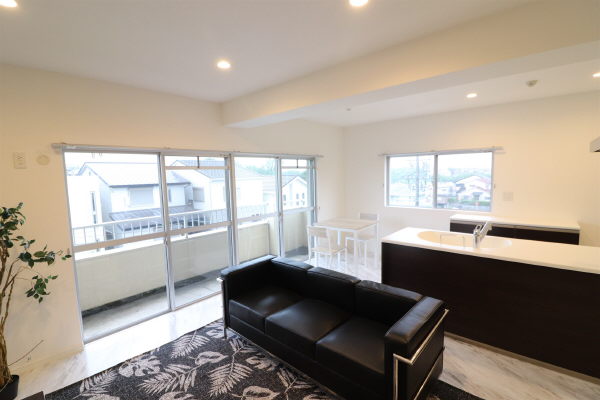 キッチン　モノトーンのスタイリッシュルーム！※前回リフォーム時写真！