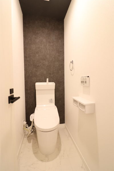 トイレ　モノトーンのスタイリッシュルーム！※前回リフォーム時写真！