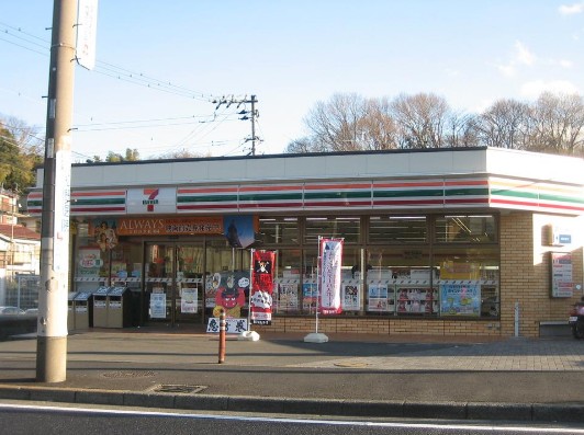 コンビニ　セブンイレブン 横浜六ツ川店（コンビニ）まで302m