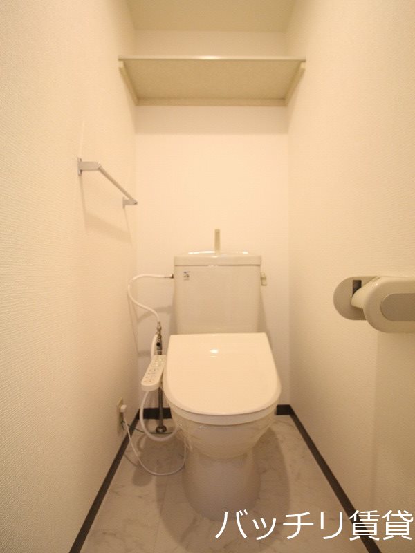 トイレ　別号室タイプの為、現状を優先致します。