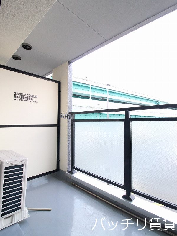 バルコニー　別号室タイプの為、現状を優先致します。