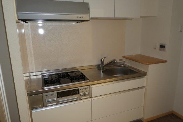 キッチン　3口ガスコンロ付きシステムキッチン