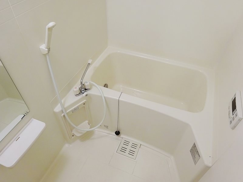 バス・シャワールーム　ゆったり入れるお風呂です。