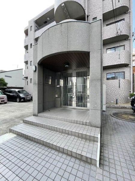 エントランス　名古屋で一番初期費用の安い賃貸専門の不動産会社です(^^)