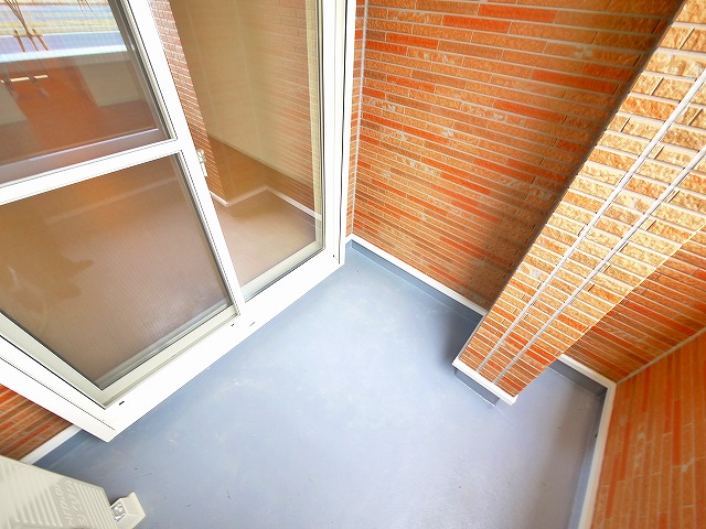 バルコニー　暖かな日差しのふりそそぐバルコニー