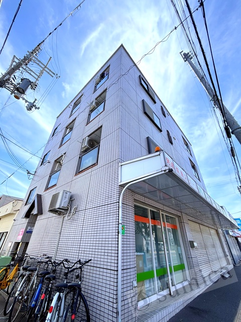建物外観　スマートに佇むお家。毎日が楽しくなります。
