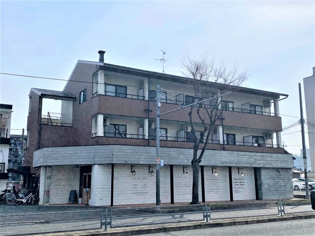 建物外観　1階店舗、美容室です。