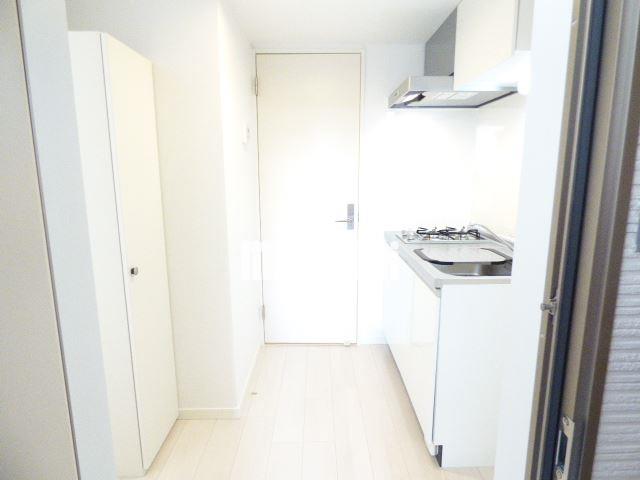 玄関　白と基調とした美しいお部屋