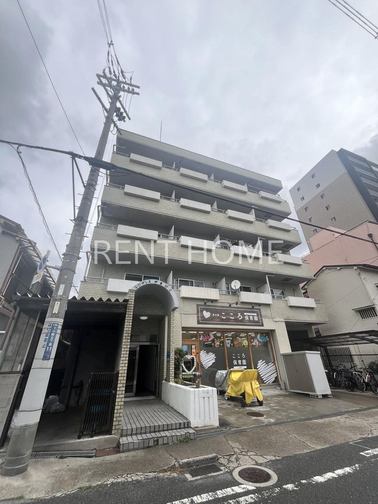 建物外観　ＲＣ造の７階建ての建物です。