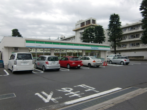 スーパー　ファミリーマート（スーパー）まで300m