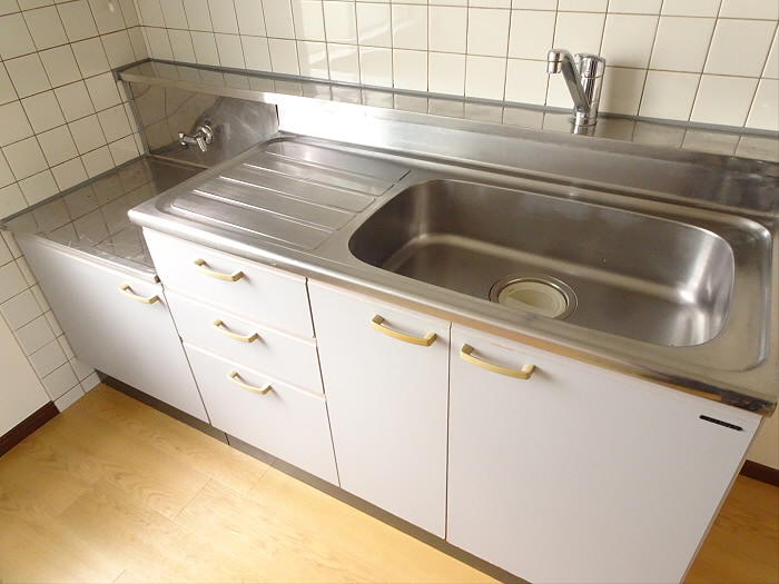 キッチン　コンパクトなキッチンで掃除もラクラク
