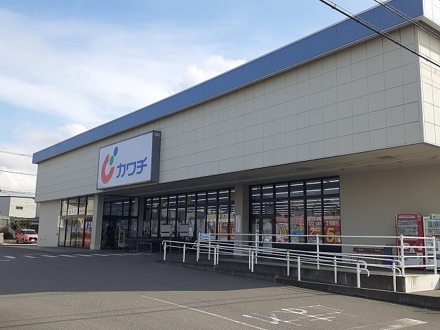 ドラックストア　カワチ薬品鶴田北店（ドラッグストア）まで750m