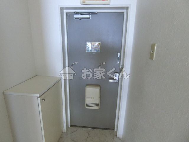 地下鉄西神・山手線 妙法寺駅 徒歩4分 5階建 築32年の玄関写真