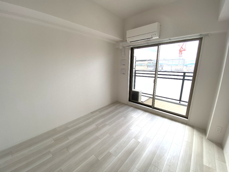 居室・リビング　白を基調にした明るいお部屋です。