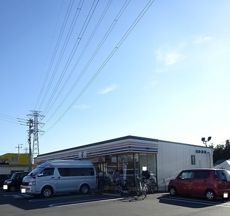 コンビニ　セブンイレブン（コンビニ）まで258m