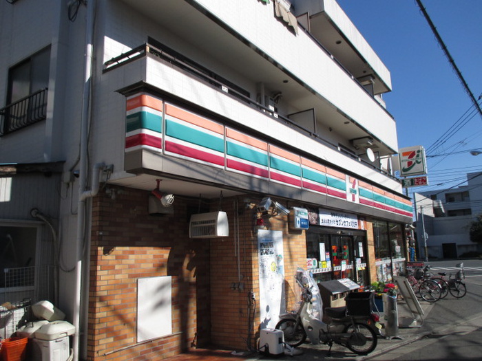 コンビニ　セブンイレブン（コンビニ）まで300m
