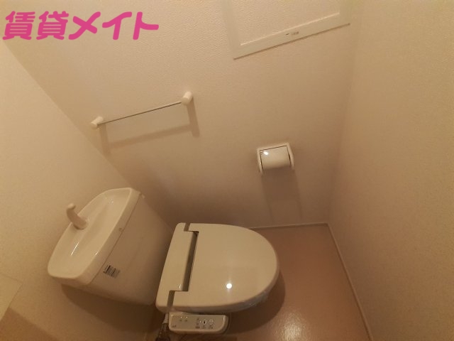 トイレ　同物件別室反転タイプ画像
