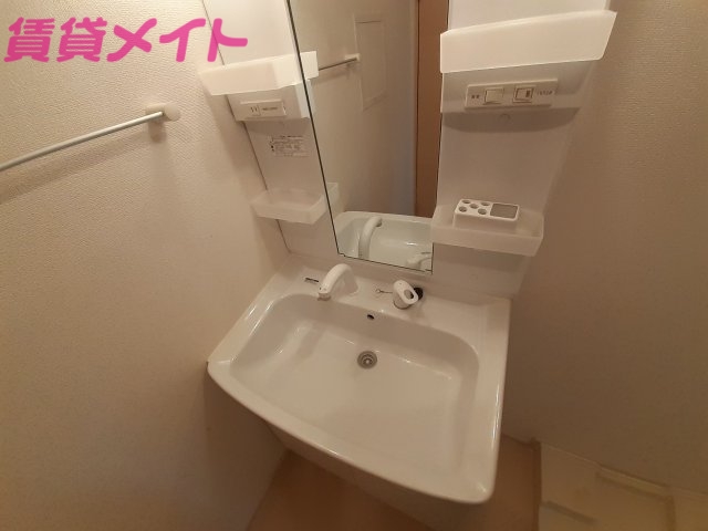 洗面設備　同物件別室反転タイプ画像