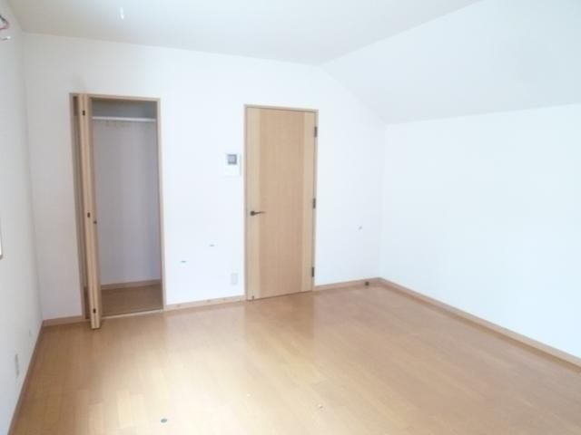 その他部屋・スペース　９．５帖の広々としたお部屋