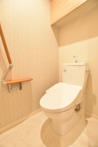 トイレ　別号室の写真です。ご参考までに
