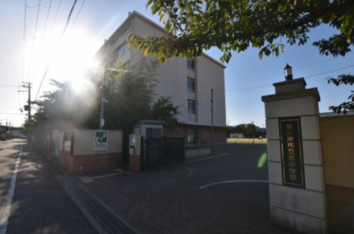 小学校　泉大津市立戎小学校（小学校）まで249m