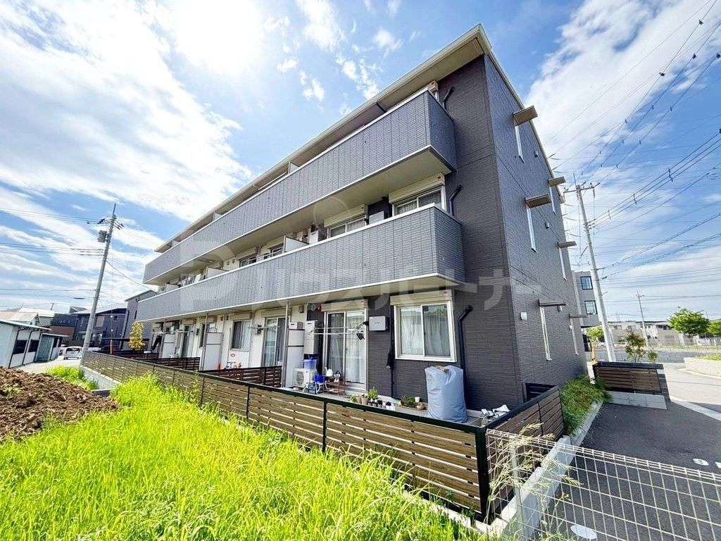 建物外観　駐車場