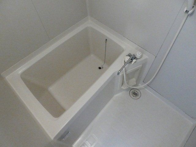 バス・シャワールーム　バスルームです。
