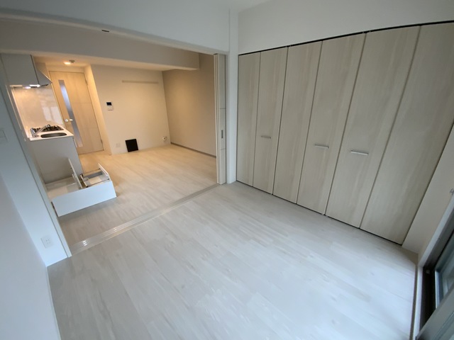居室・リビング　清潔感のあるお部屋です。