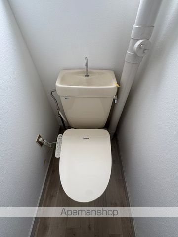ＪＲ東海道本線 浜松駅 バス乗車時間：20分 最寄りバス停で下車 徒歩3分 2階建 築38年のトイレ写真