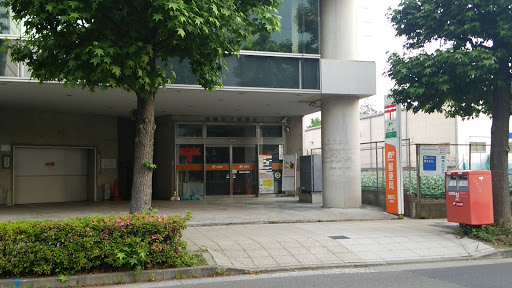 郵便局　新横浜三郵便局（郵便局）まで220m