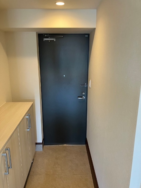 玄関　２号室モデル