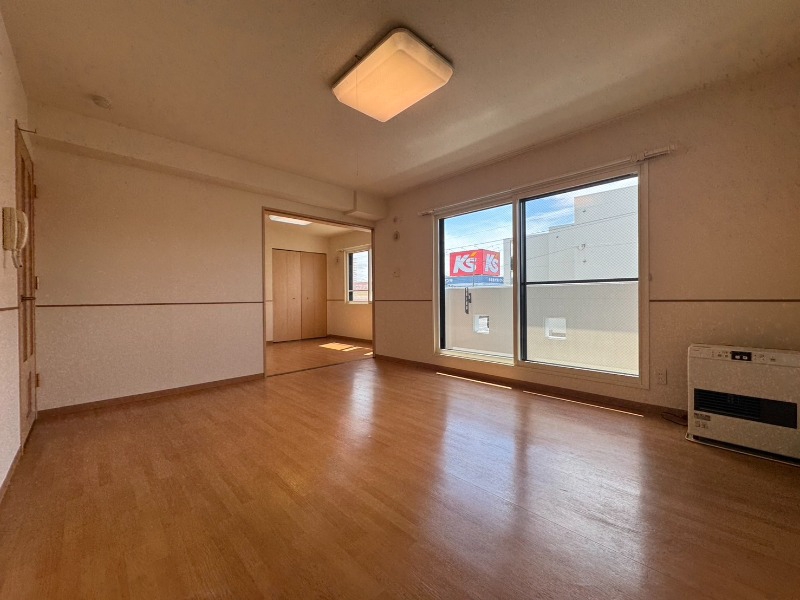 居室・リビング　広くてキレイなお部屋が広がっていて、充実した生活が送れそう。