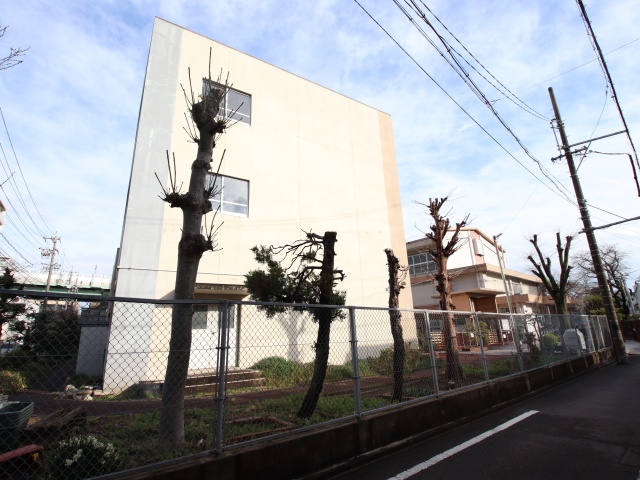 中学校　名古屋市立菊井中学校（中学校）まで357m
