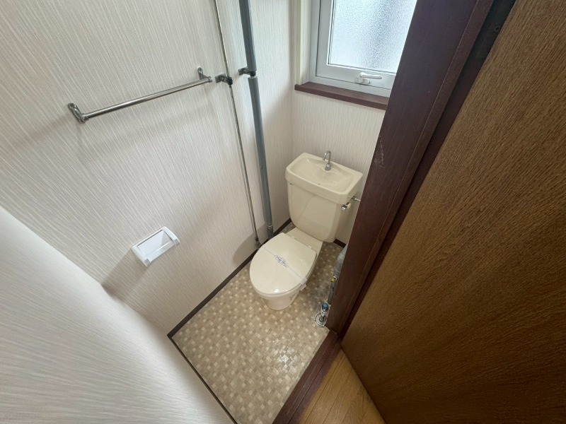 トイレ　こちらはトイレです。清潔感があり、安心して使用できます。