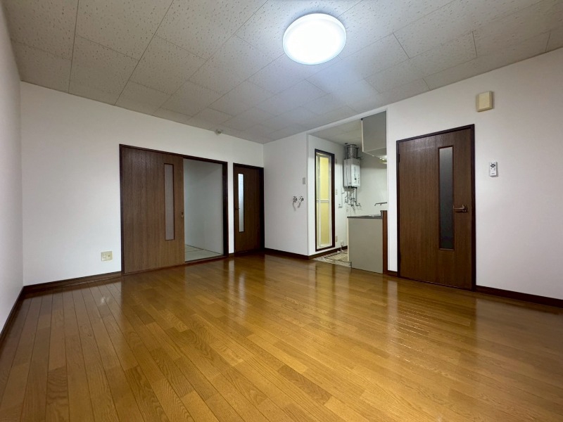 居室・リビング　広くてキレイなお部屋が広がっていて、充実した生活が送れそう。