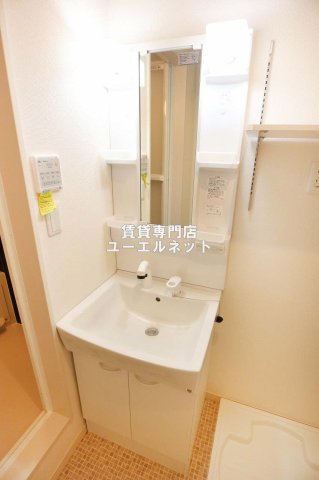 洗面設備　清潔感ある独立洗面台で毎日気持ちよく♪