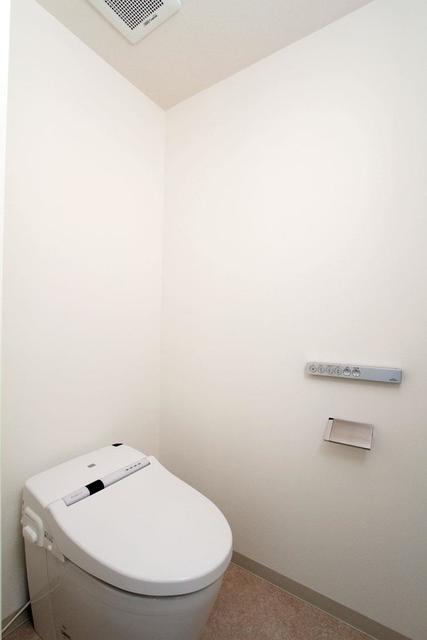 トイレ　※写真は同タイプ住戸です。