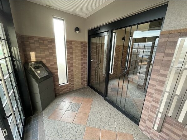 エントランス　名古屋で一番初期費用の安い賃貸専門の不動産会社です(^^)