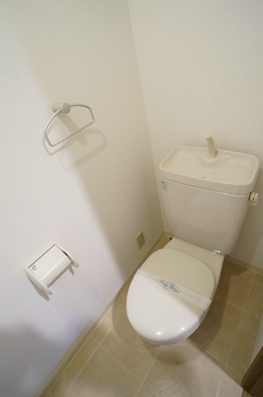 トイレ　※同系統・反転写真