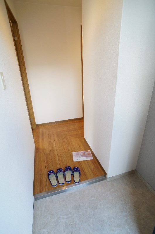 玄関　※同系統・反転写真