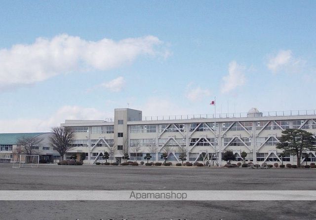 小学校　さくら市立氏家小学校（小学校）まで924m