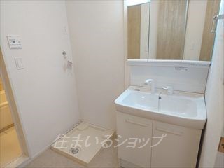 洗面設備　三面鏡付きシャンプードレッサー